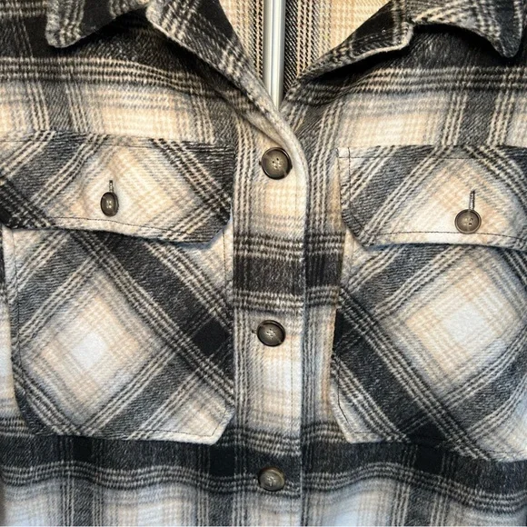 Ashley By 26 International Black and Cream Plaid Shirt Jacket-Shacket - Picture 4 of 8
